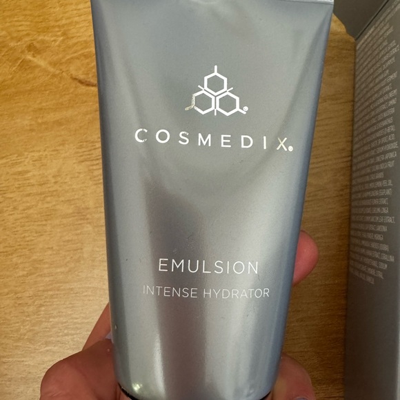 NEW COSMEDIX Emulsion Intense Hydrating Face Moisturizer - Picture 2 of 3